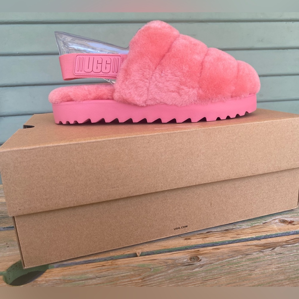 UGG PINK SUPER FLUFF SLIPPERS
